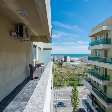 Apartment Moonlight Sky Mamaia